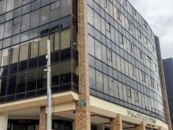 Vendo o arriendo Oficina ubicada en el edificio Francicentro en El Chicó