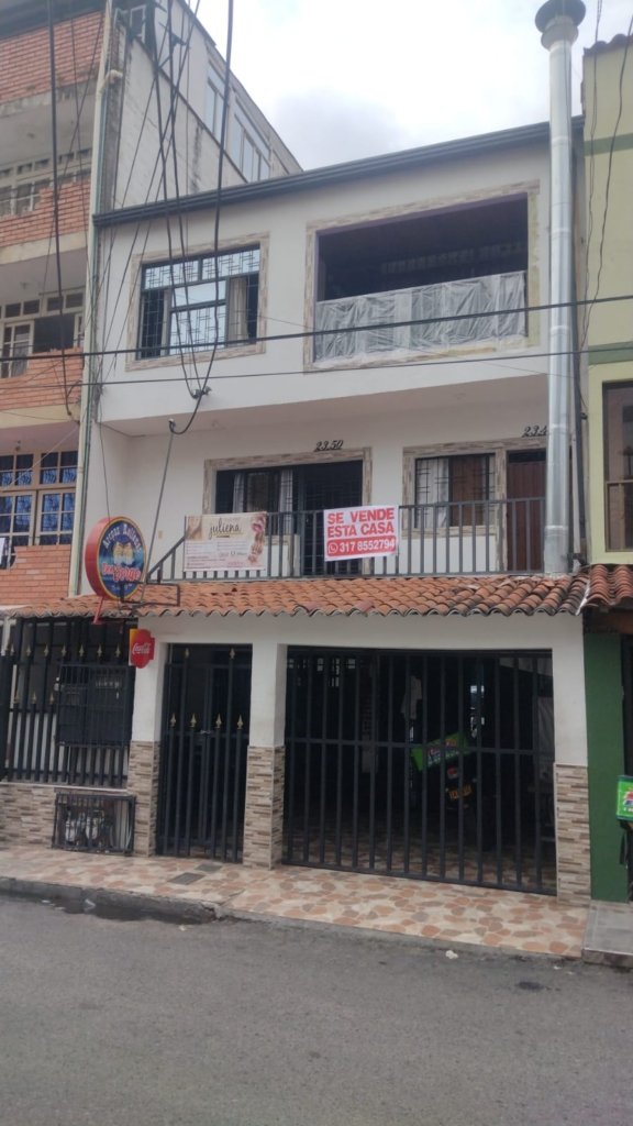 Casa de 3 pisos en El Poblado