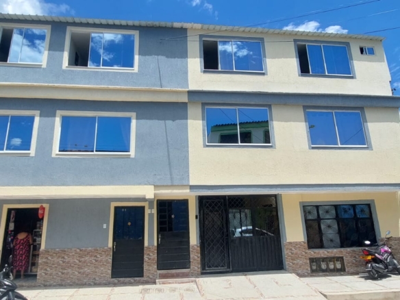 2 casas con 6 apartamentos y 1 aparta estudio en el barrio Gaitán
