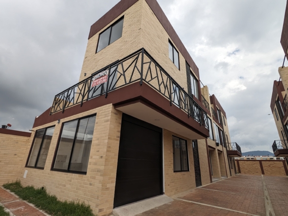 CASA EN TENJO PARA ESTRENAR