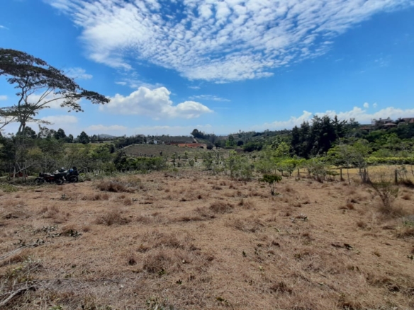 Lote ubicado en la Mesa de los Santos vía derecha hacia el teleférico