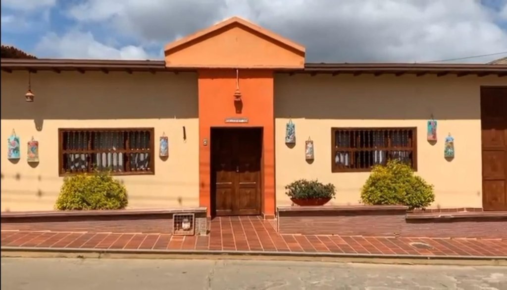 Casa en Zapatoca a cuadra y media del parque principal