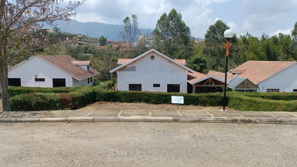 Lote en Guayacanes Condominio