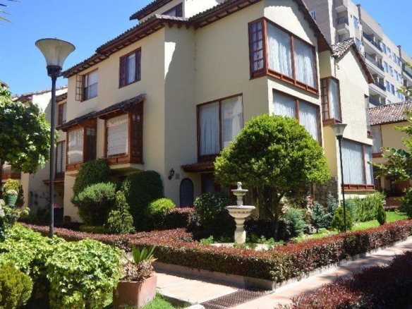 Casa esquinera en Pinar de la Calleja