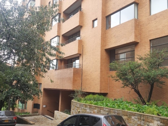 En venta hermoso apartamento en Rosales, abajo de la circunvalar, 218 mts, 7o piso, 3 habitaciones, 5 baños, 3 pqs