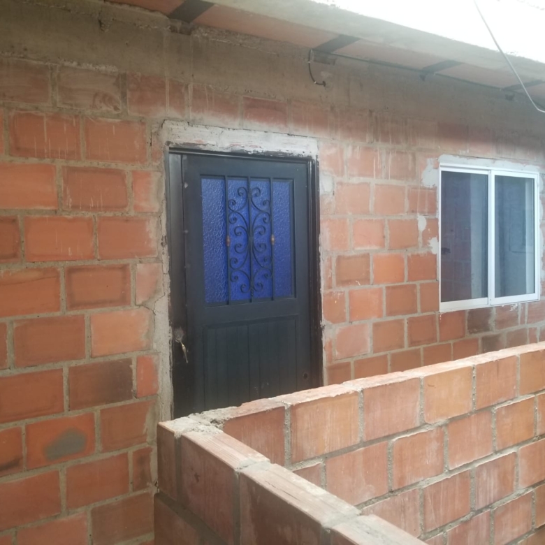 Casa 3 pisos San Cayetano sobre la calle 5