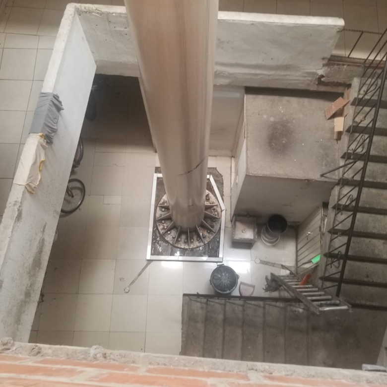 Casa 3 pisos San Cayetano sobre la calle 5