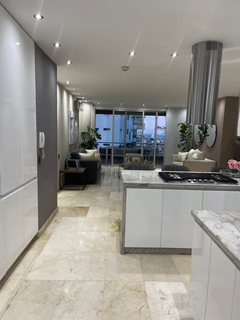 Apartamento en Cristales con hermosa vista
