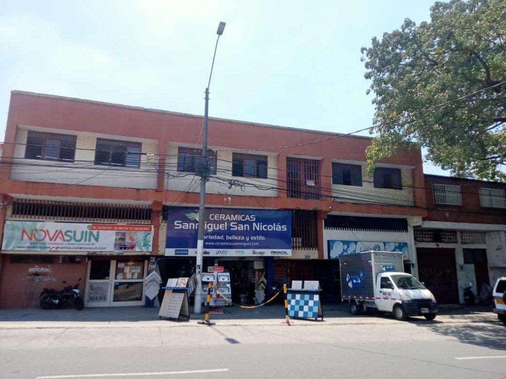 Alquiler de 2 Bodegas en San Nicolas