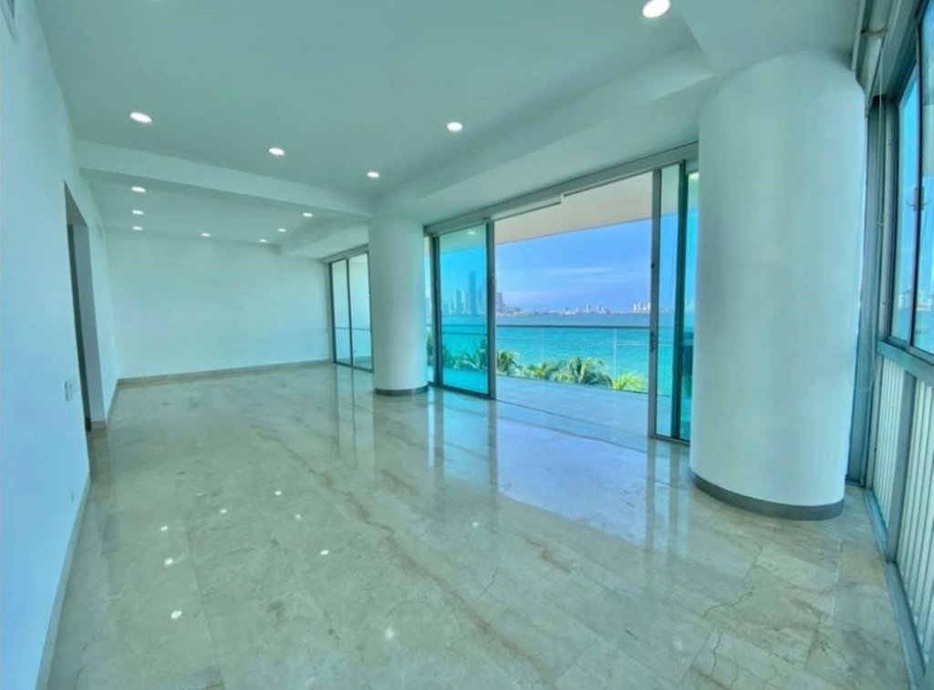 Apartamento en Edificio Castillo Grande