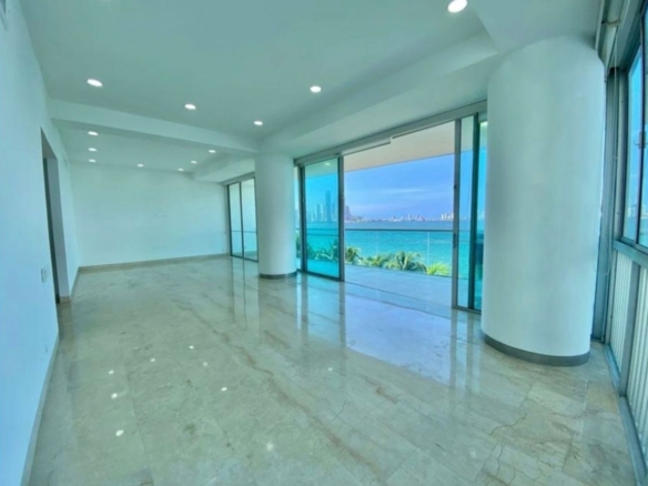Apartamento en Edificio Castillo Grande