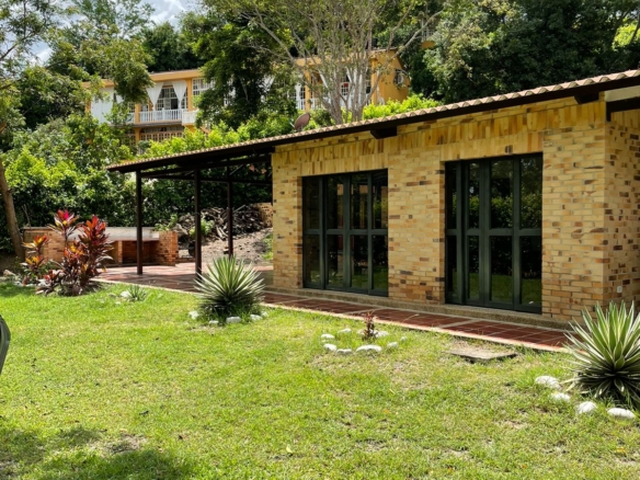 Casa de campo en conjunto cerrado El Escondite del Sol