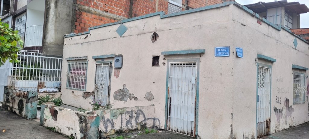 Vendo casa Lote esquinero