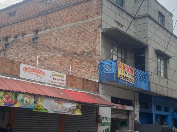OPORTUNIDAD con el mejor precio EDIFICIO de 3 pisos en Zona centro en Palmira