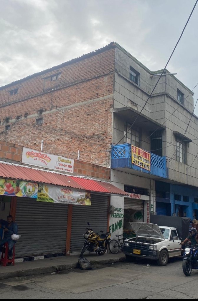 OPORTUNIDAD con el mejor precio EDIFICIO de 3 pisos en Zona centro en Palmira