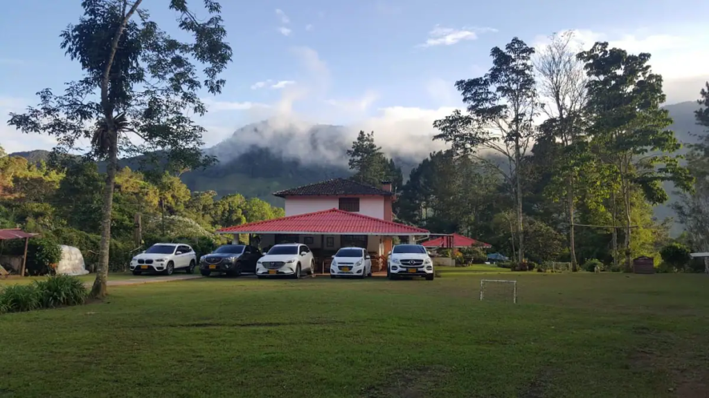 VENDO PERMUTO HERMOSA FINCA – FELIDIA – FARALLONES DE CALI – 6400M2 – Con dos(2) aguas; de acueducto y nacimiento.