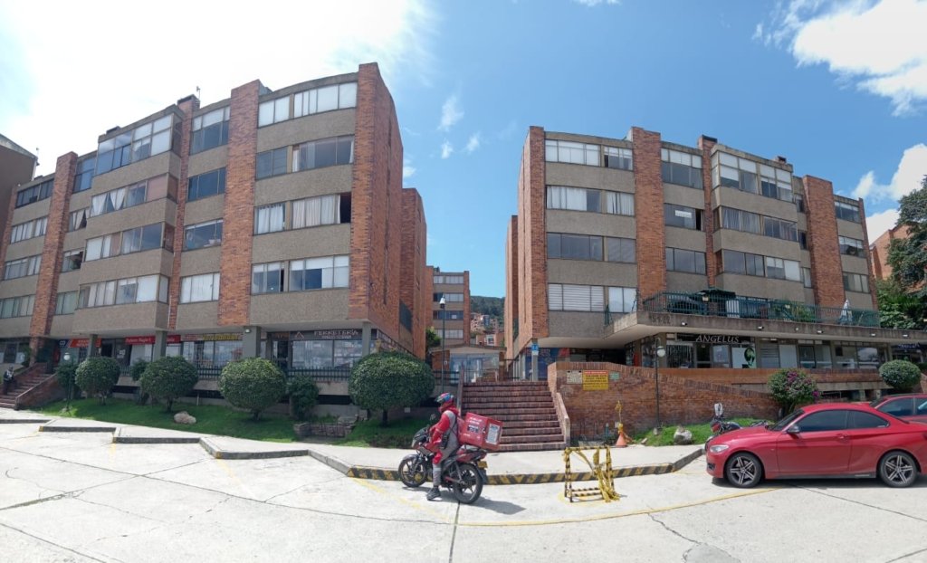 En venta apartamento cra 7C con 15a Cedro Golf, en Conjunto cerrado. DÚPLEX, estrato4, 4 habs, 3 baños completos, baño social, 1 pq.