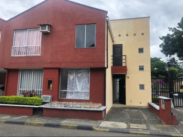 CASA EN BRISAS DEL CERRO
