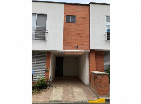 CASA EN UNIDAD VALLE DEL LILI