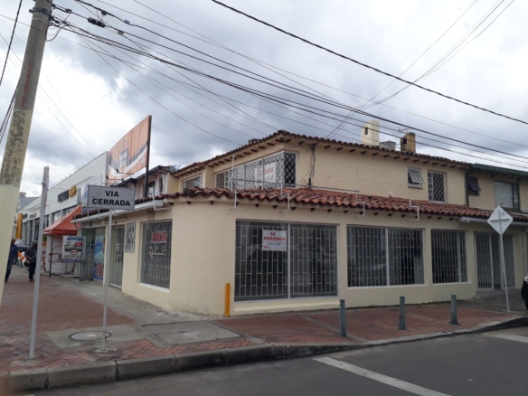 Casa comercial en la Autopista Norte con calle 159A