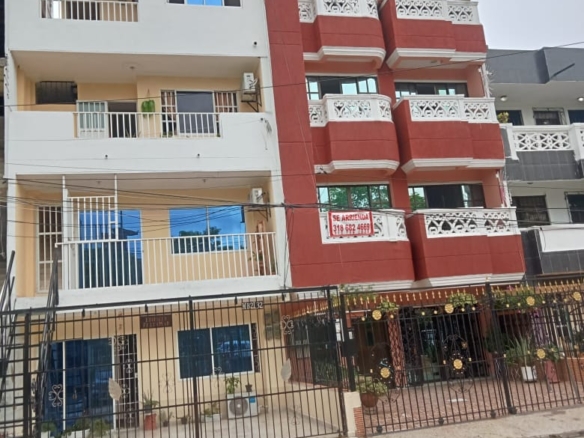 Apartamento en cuarto piso en la Urbanización Santa Lucia
