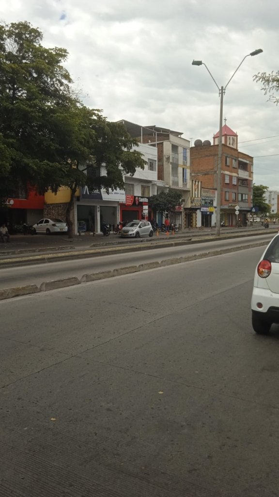 Edificio en venta sobre la vía principal carrera 15 barrio San Bosco Cali