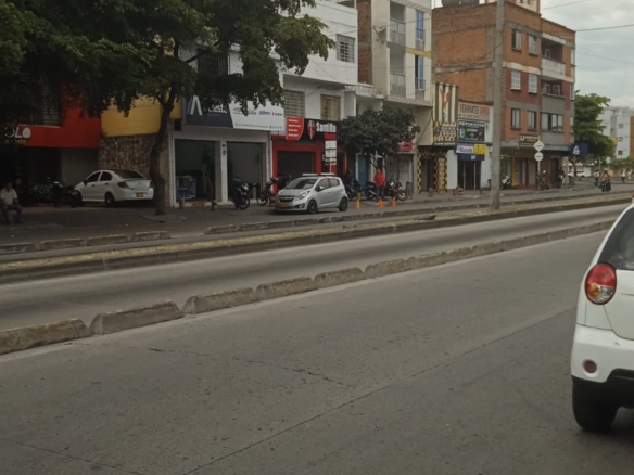 Edificio en venta sobre la vía principal carrera 15 barrio San Bosco Cali