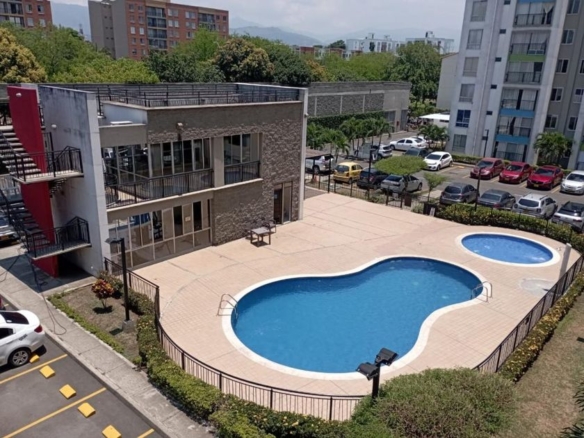 VENDO APARTAMENTO EN CALI BARRIO EL CANEY. EXCELENTE UBICACION. SOBRE AVENIDA.