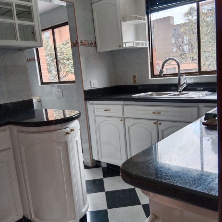 Hermoso apto chicó norte, 126 mts2, 3 habs, 2 baños, baño social, piso 4, 2 pqs.