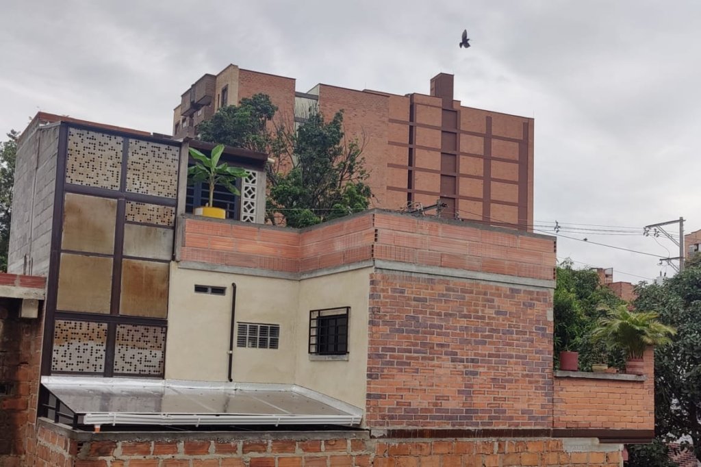Propiedad de 4 pisos en El Danubio Medellin