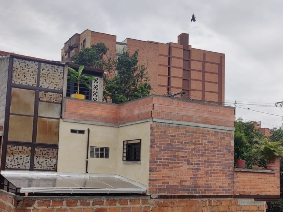 Propiedad de 4 pisos en El Danubio Medellin