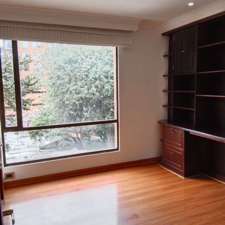 Hermoso apto chicó norte, 126 mts2, 3 habs, 2 baños, baño social, piso 4, 2 pqs.