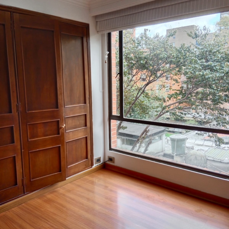 Hermoso apto chicó norte, 126 mts2, 3 habs, 2 baños, baño social, piso 4, 2 pqs.