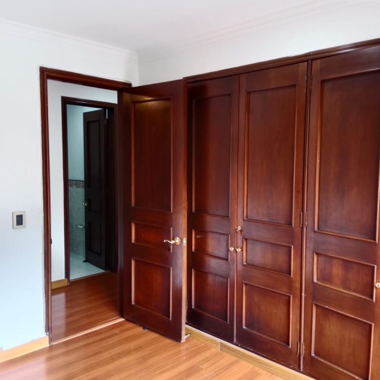Hermoso apto chicó norte, 126 mts2, 3 habs, 2 baños, baño social, piso 4, 2 pqs.