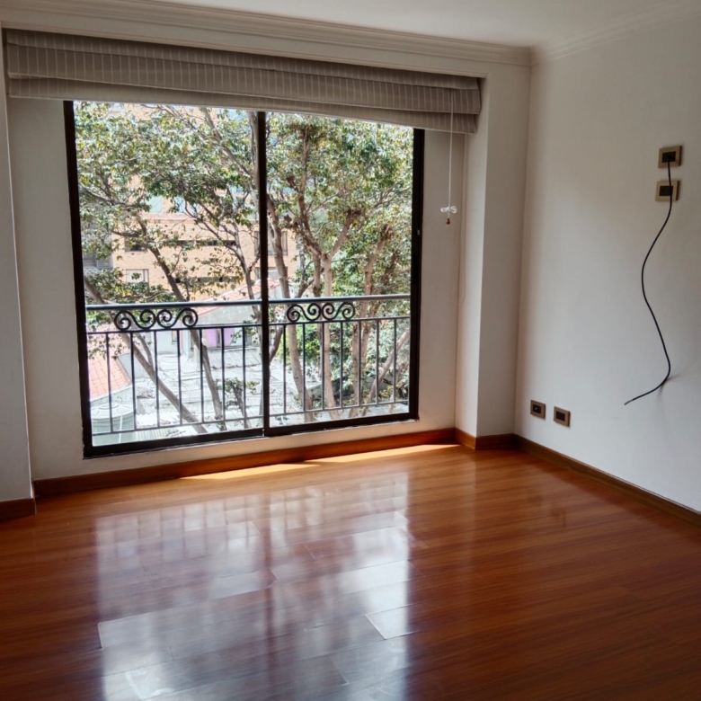 Hermoso apto chicó norte, 126 mts2, 3 habs, 2 baños, baño social, piso 4, 2 pqs.