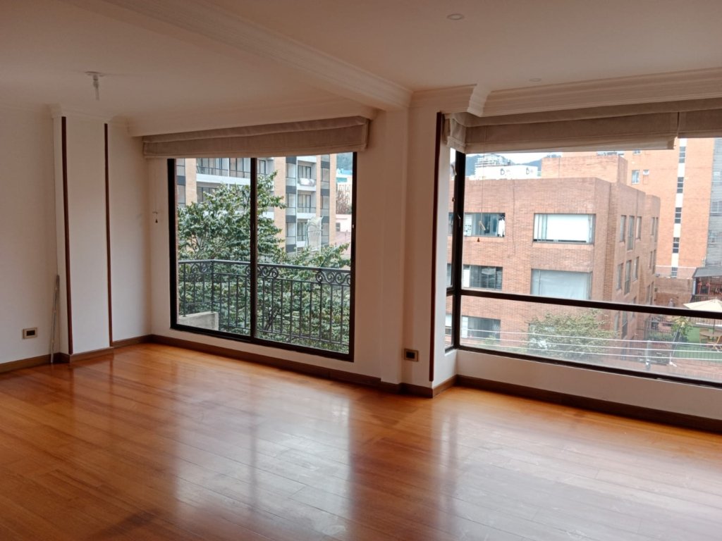 Hermoso apto chicó norte, 126 mts2, 3 habs, 2 baños, baño social, piso 4, 2 pqs.