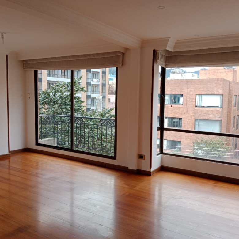 Hermoso apto chicó norte, 126 mts2, 3 habs, 2 baños, baño social, piso 4, 2 pqs.