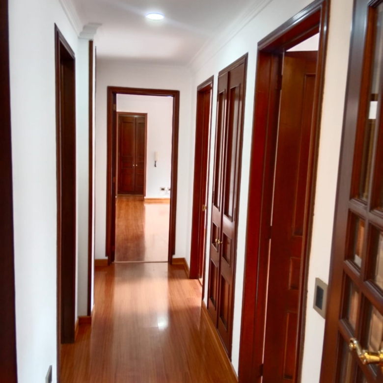 Hermoso apto chicó norte, 126 mts2, 3 habs, 2 baños, baño social, piso 4, 2 pqs.