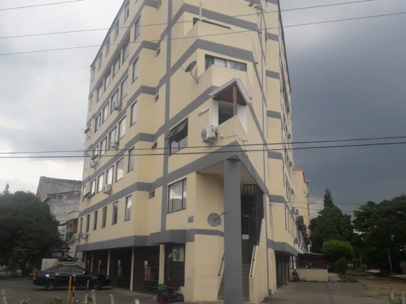 Apartamento en Edificio Piramide barrio San Fernando