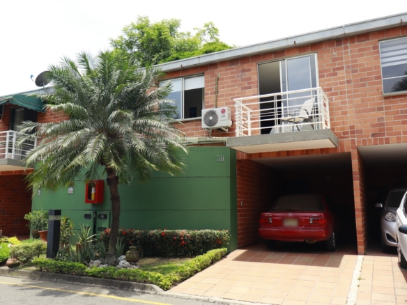 Hermosa Casa Remodelada en Condominio al Sur de Cali