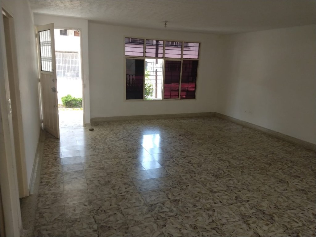 VENDO CASA LIMONAR, BIPLANTAS, BIFAMILIAR