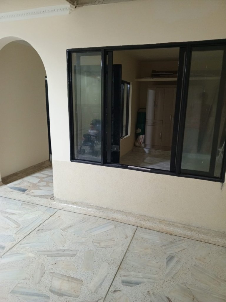 NUEVA FLORESTA VENDO CASA Y APARTAESTUDIO