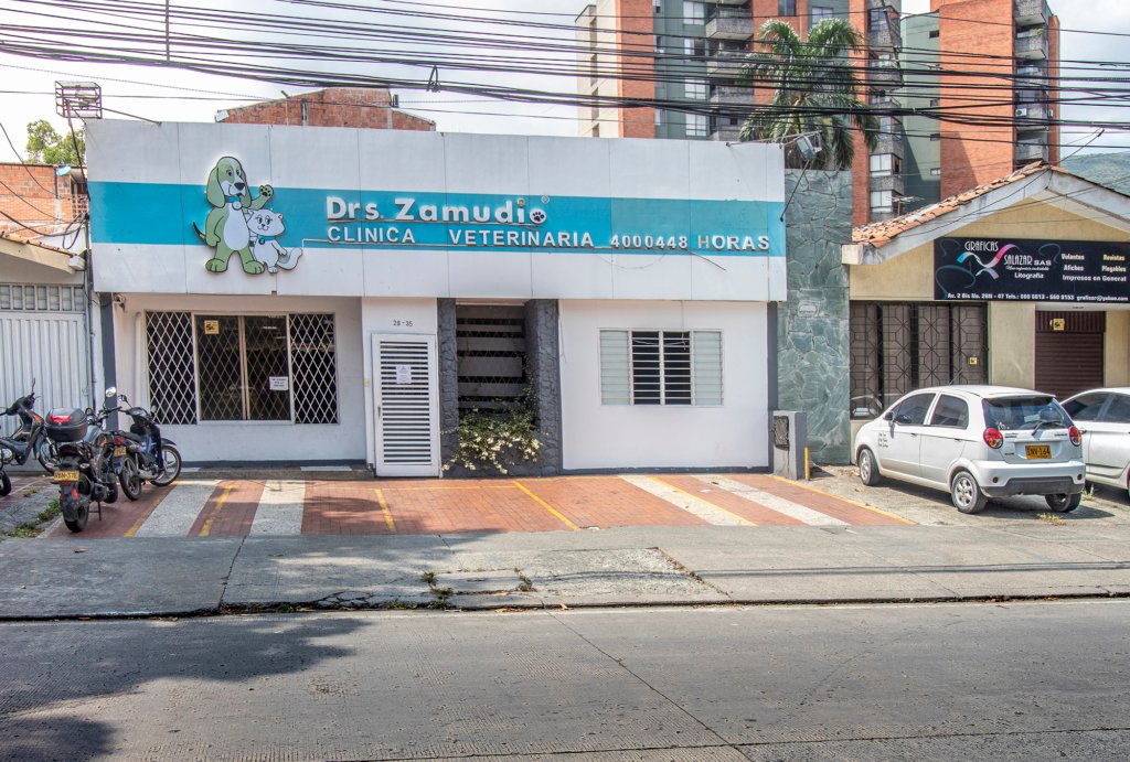 VENTA CASA COMERCIAL O PARA OFICINAS SAN VICENTE CALI NORTE VALLE DEL CAUCA COLOMBIA A POCAS CUADRAS DE CHIPICHAPE
