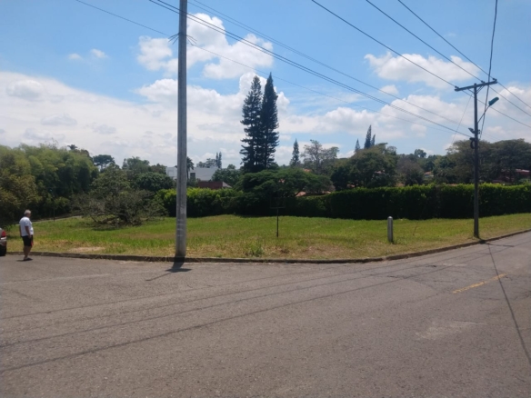 LOTE BUITRERA CALI ESQUINERA VENDO