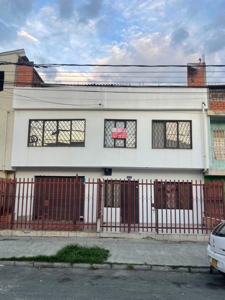 CASA UNIFAMILIAR