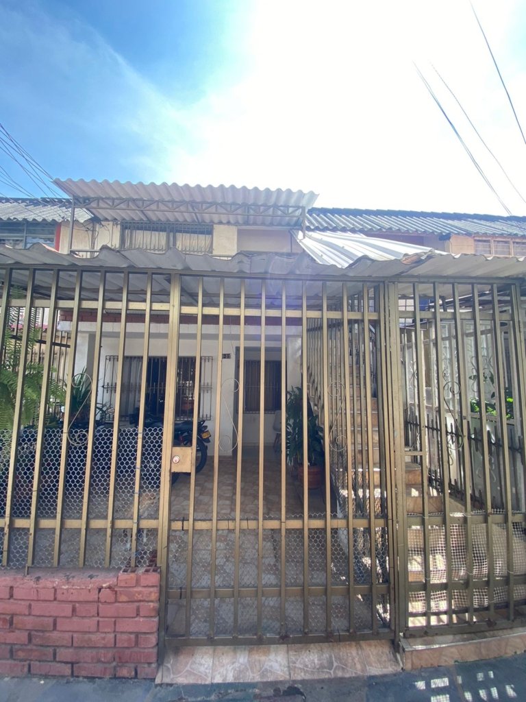 Venta Casa Ciudad Cordoba dos plantas sur de Cali
