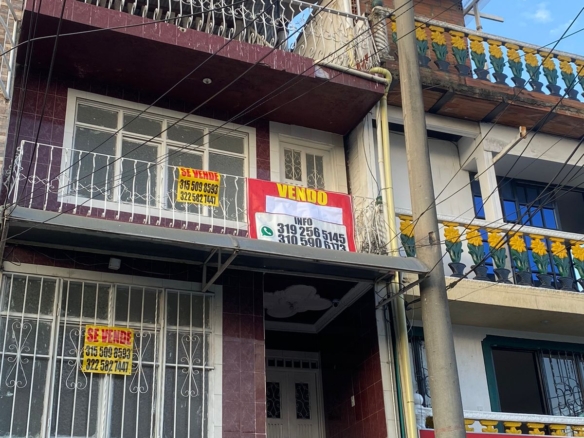 VENTA CASA BARRIO FLORALIA CON TRES APARTAMENTOS CERCA LA 14 DE CALIMA CALI VALLE