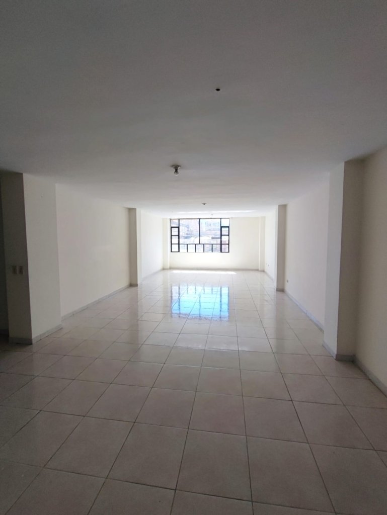 Se arrienda local segundo piso en plena zona comercial del barrio tunjuelito