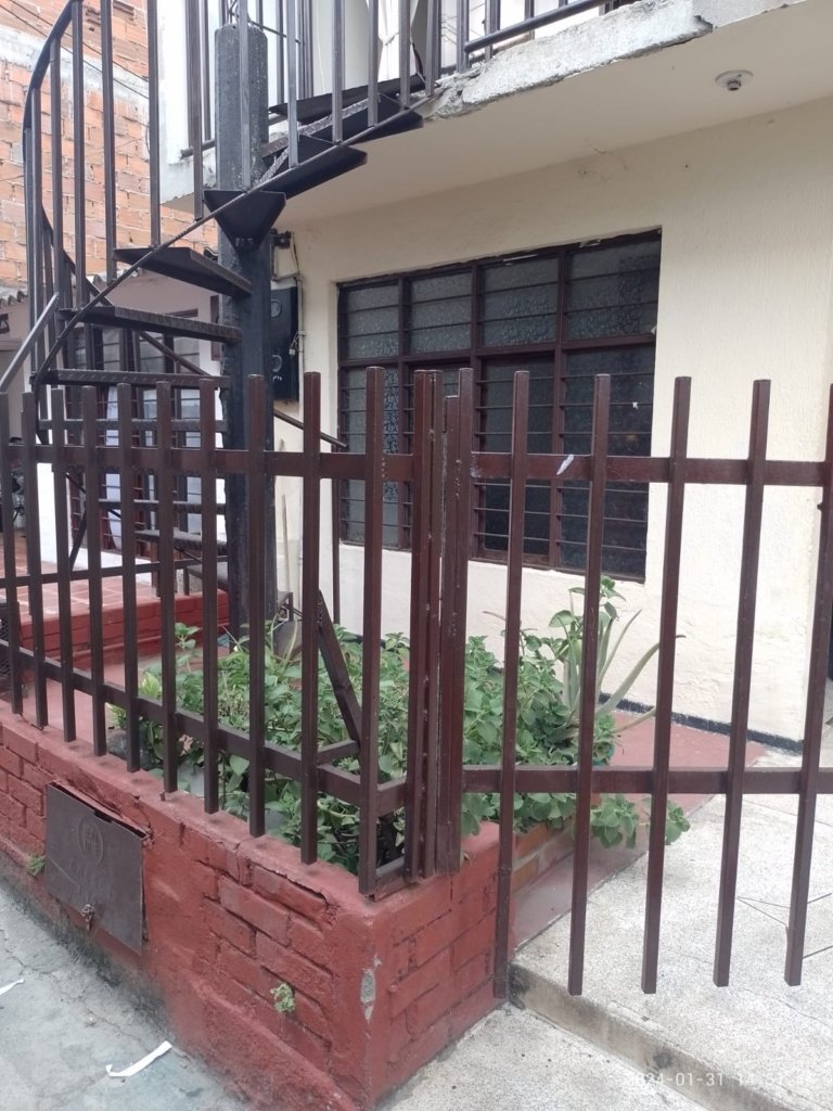 Casa de 2 pisos independients mas terraza en Floralia, Cali