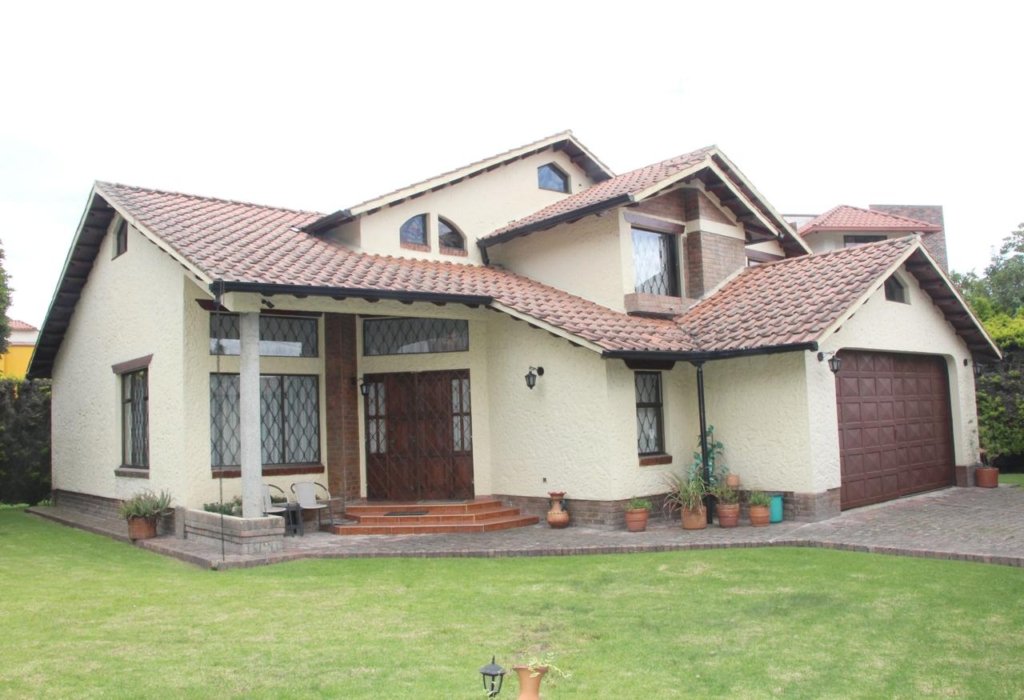 Se arrienda y/o vende, casa en Cota